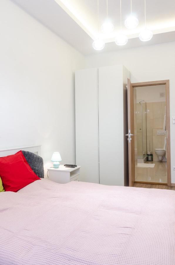 3 En Suit Bedroom Flat In The Main Centre For 6Ppl, 3Bdr,3Bthr,Ac Budapest Luaran gambar