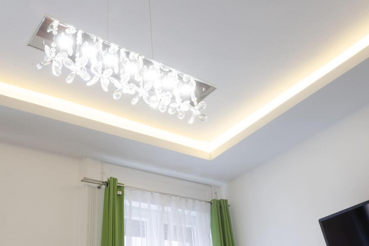 3 En Suit Bedroom Flat In The Main Centre For 6Ppl, 3Bdr,3Bthr,Ac Budapest Luaran gambar