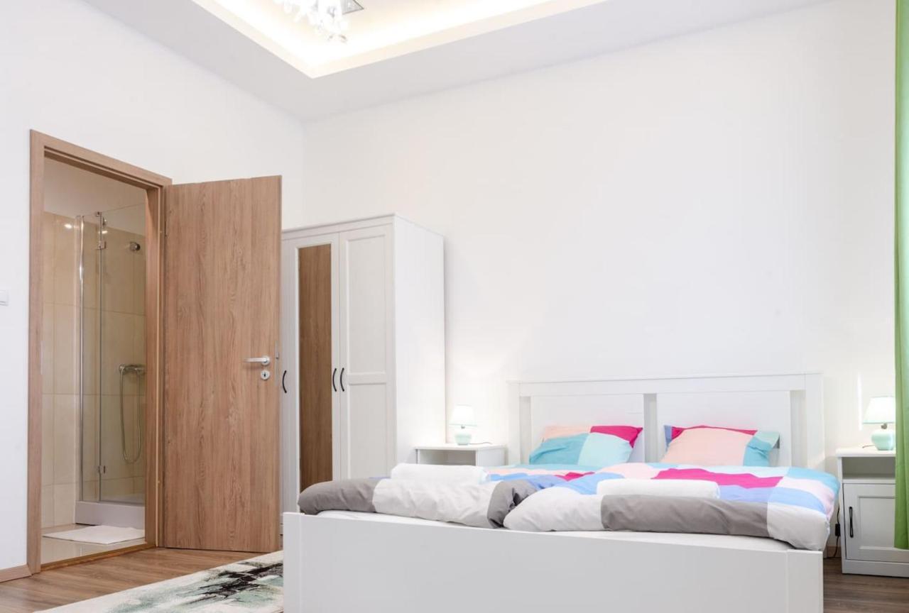 3 En Suit Bedroom Flat In The Main Centre For 6Ppl, 3Bdr,3Bthr,Ac Budapest Luaran gambar