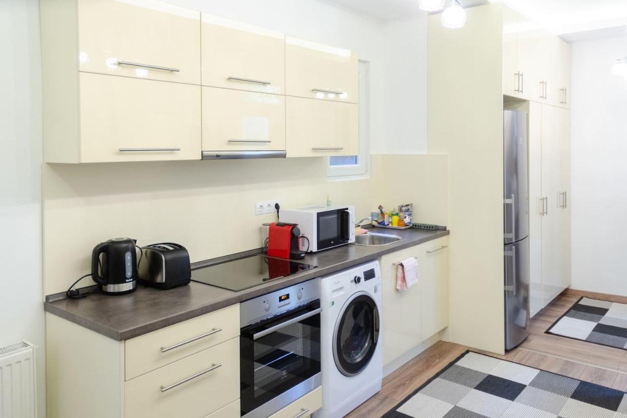 3 En Suit Bedroom Flat In The Main Centre For 6Ppl, 3Bdr,3Bthr,Ac Budapest Luaran gambar