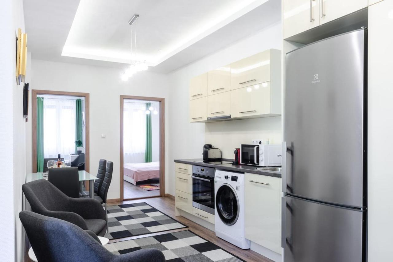 3 En Suit Bedroom Flat In The Main Centre For 6Ppl, 3Bdr,3Bthr,Ac Budapest Luaran gambar